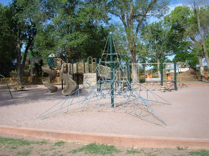 File:Alameda Park Zoo playground.jpg
