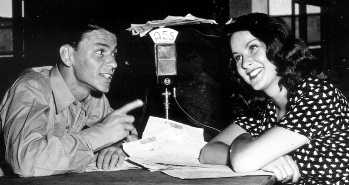 File:Sinatra Radio.gif