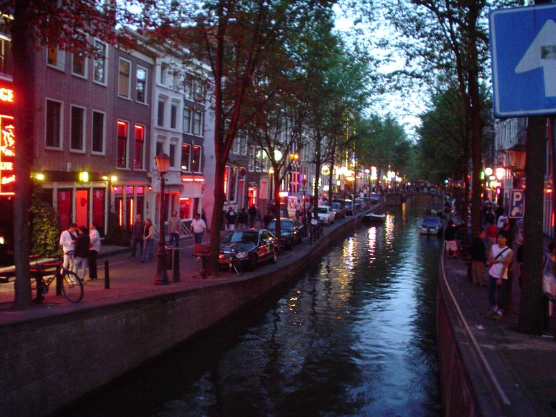 File:Amsterdam red light district 24-7-2003.jpg