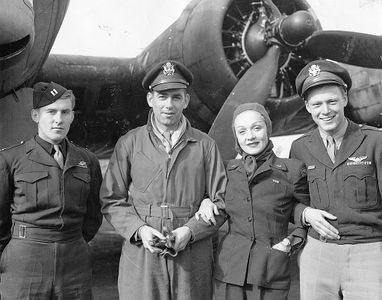 Dietrich with airmen of the 401st Bomb Group (29 September 1944)