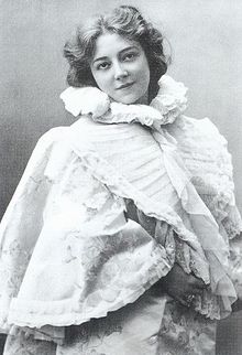 Anna Held 1902.jpg