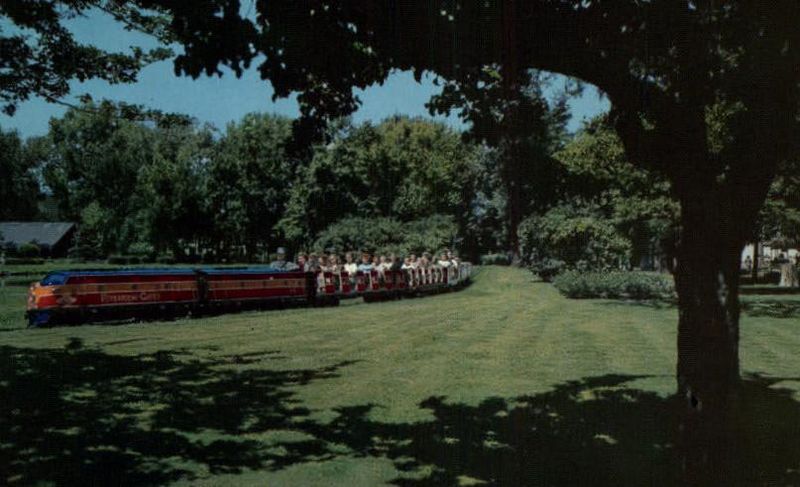 File:Riverview Park Miniature train.jpg