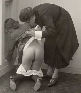A spanking in the corner: vintage F/F spanking photo.