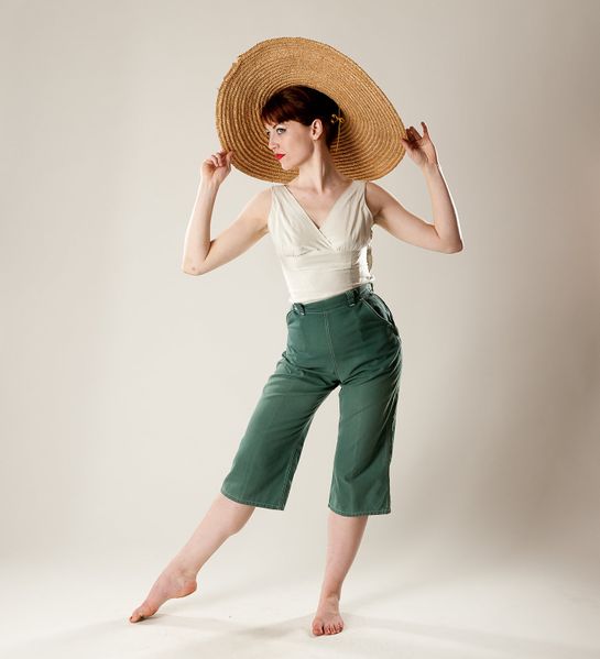 File:Capri pants.jpg
