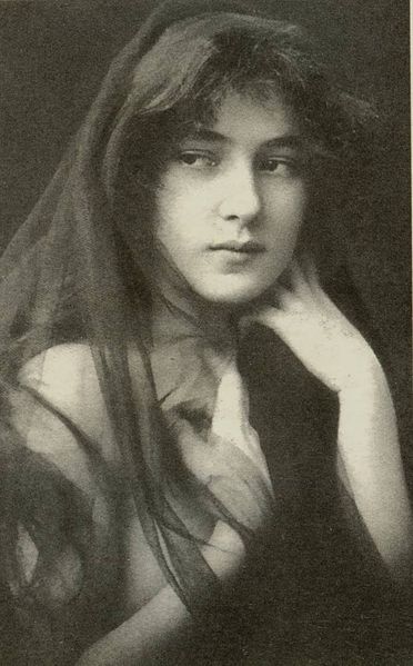 File:Evelyn-Nesbit-age-16,-1901.jpg