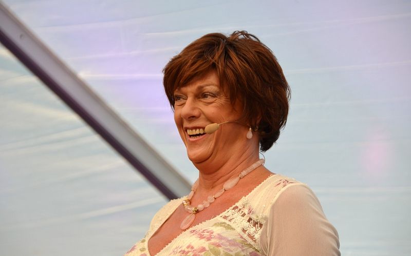File:Esben Esther Pirelli Benestad 01.jpg