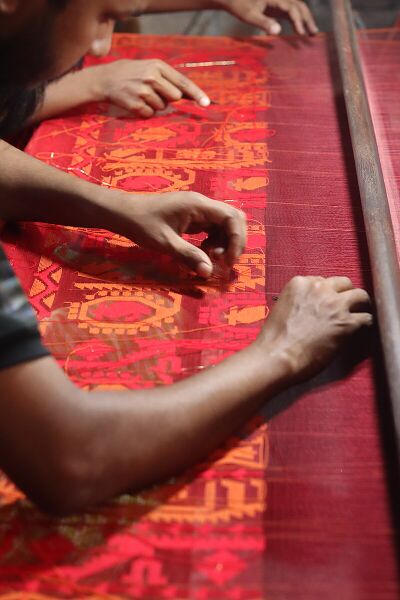 File:Weaving jamdani at BSCIC Jamdani palli, Narayanganj 113.jpg