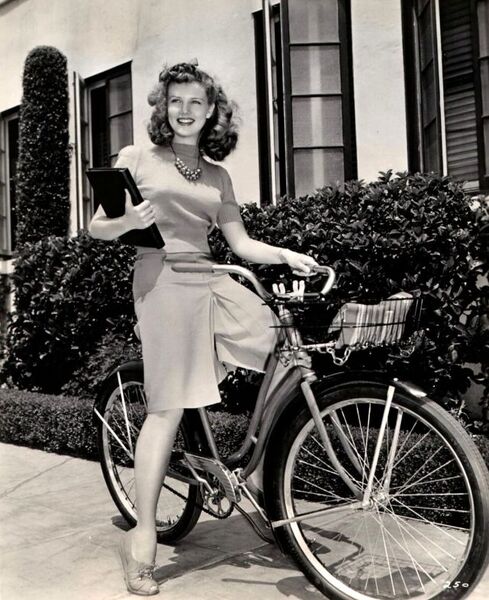 File:Barbara-britton22.jpg