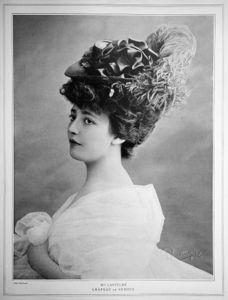 Geneviève Lantelme, in Les Modes, June 1905. Hat by Reboux