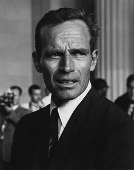 Charlton Heston Civil Rights March 1963.jpg