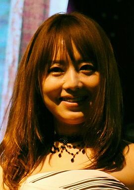 Akiho Yoshizawa (2017, cropped).jpg