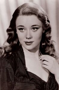 Glynis-johns-16.jpg