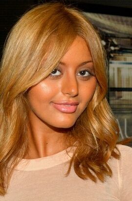 Zahia Dehar 2016.jpg