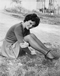 Laura Antonelli-05.jpg
