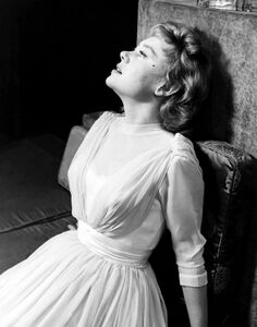 Glynis-johns-5.jpg