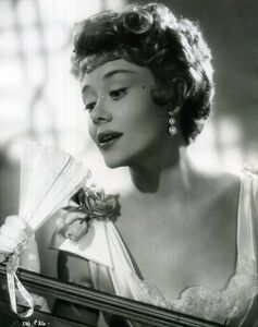 Glynis-johns-24.jpg