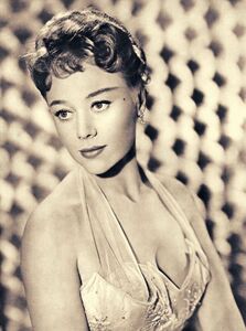 Glynis-johns-4.jpg