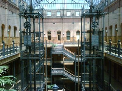 Bradbury Building 02.jpg